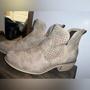 Ankle boots